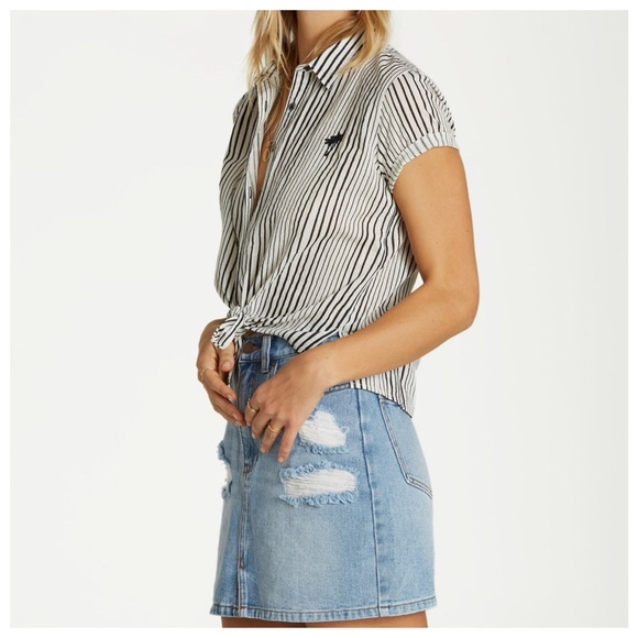 Billabong Hawaiian Daze Front Tie Button Down Shirt - Picture 2 of 5